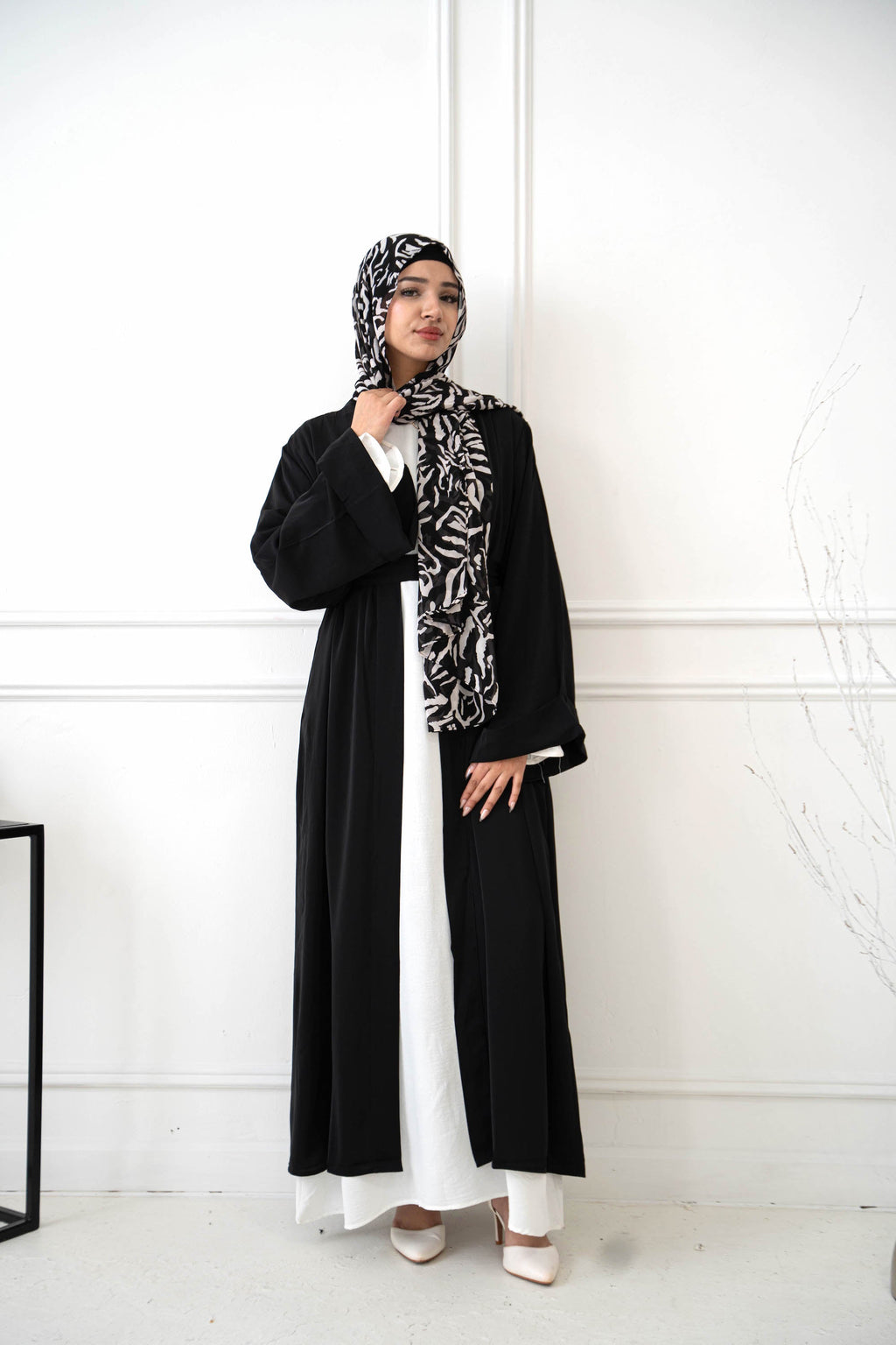 Black Nida Open Abaya