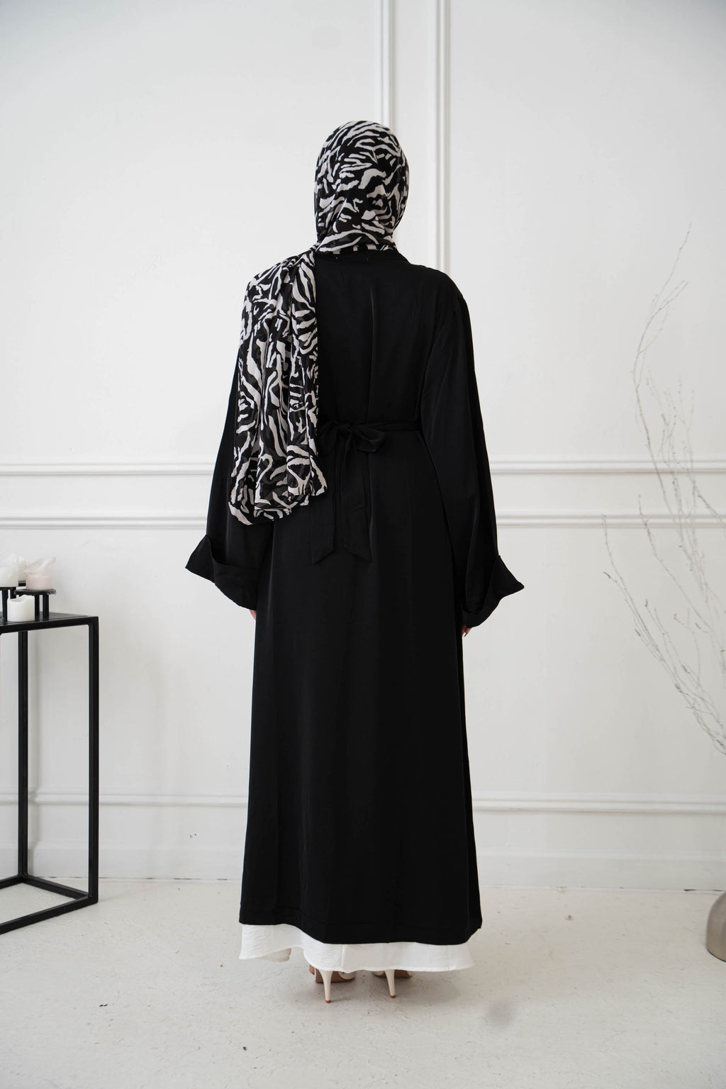 Black Nida Open Abaya